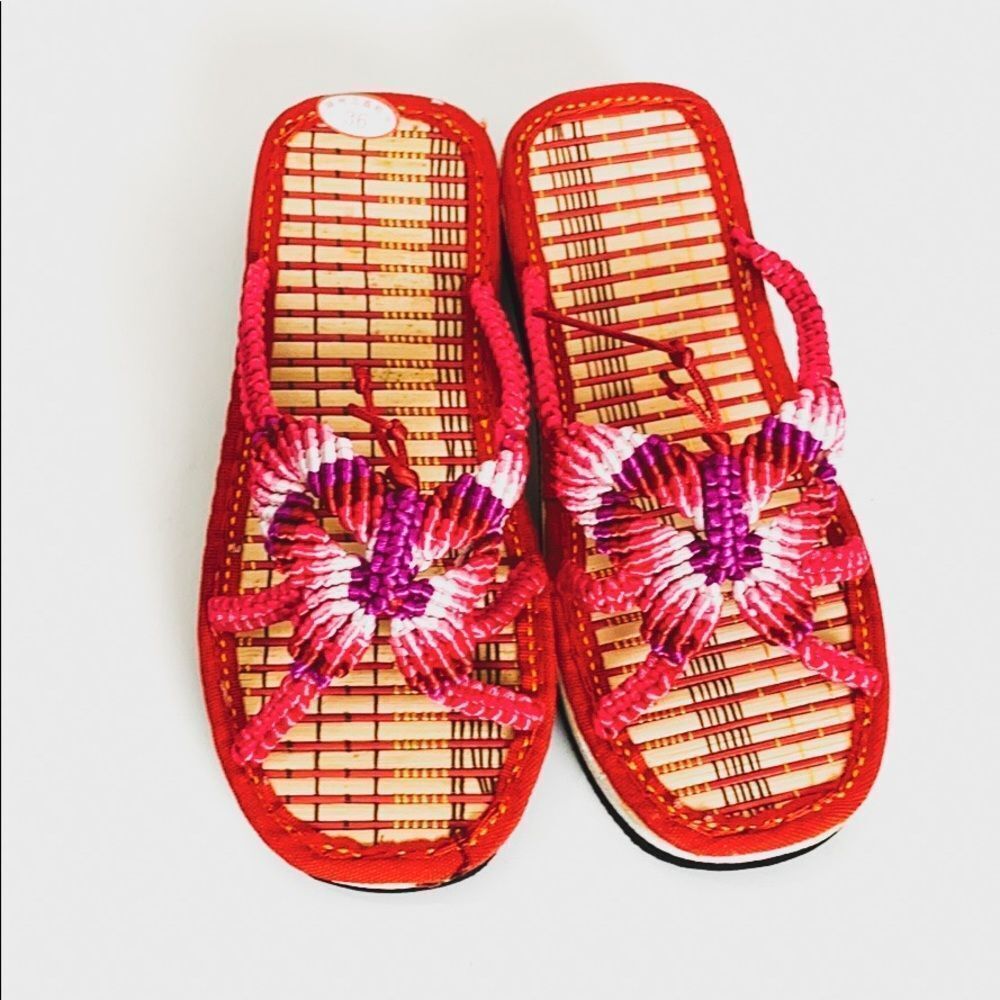 NWT Butterfly Braided Traditional Red Slippers Flip Flop Size 36